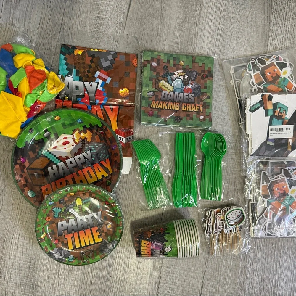 NEW Minecraft Party Supplies Set - Green and Multicolor